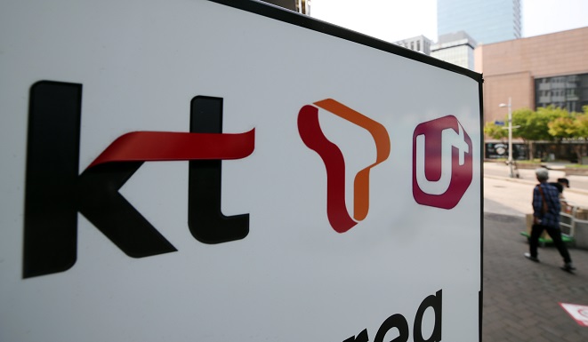 The logos of South Korea's three major carriers -- KT Corp. (L), SK Telecom Co. (C), and LG Uplus Corp. (R) -- are shown in this undated file photo take on July 8, 2020. (Yonhap)