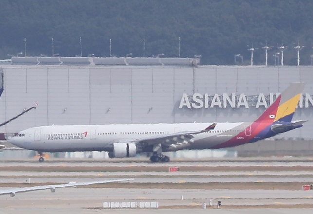 Owner of Korean Air in Talks to Acquire Asiana Airlines