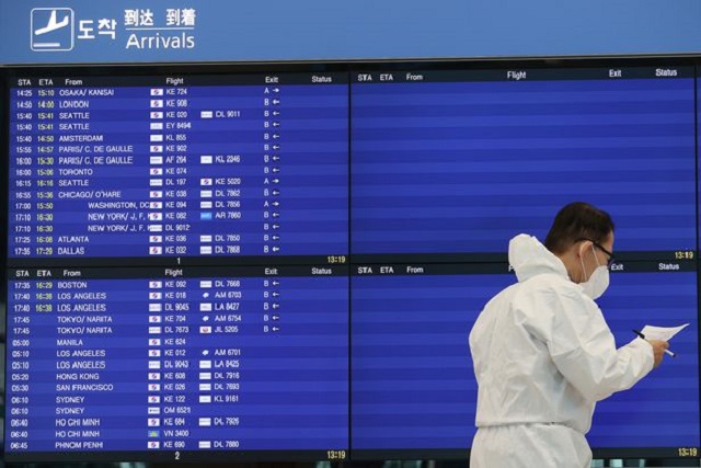 A board shows the arrival time of a flight from London at Incheon airport, west of Seoul, on Dec. 24, 2020, as South Korea has suspended flights arriving from Britain until the end of this year over concerns about a new strain of the novel coronavirus. The flight from London carried cargo only with no passengers. (Yonhap)