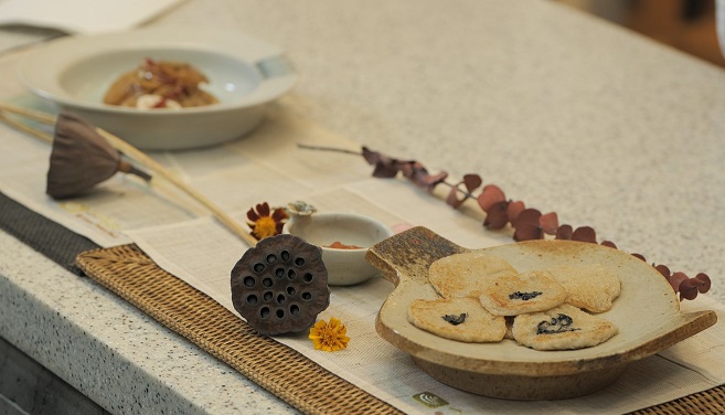 London Vegans Mesmerized by Korean Monk’s Seasoned Lotus Root and Pan-fried Potatoes