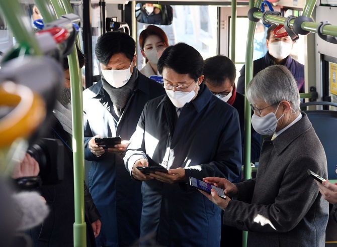 S. Korea Sets Up Free Wi-Fi Networks on Buses in Operation Across Nation