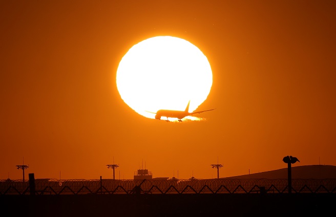 The sun rises over Incheon International Airport, west of Seoul, on New Year's Eve on Dec. 31, 2020. (Yonhap)