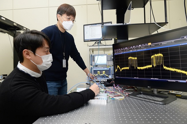 Research Institute Develops Optical Repeater to Boost 5G Service