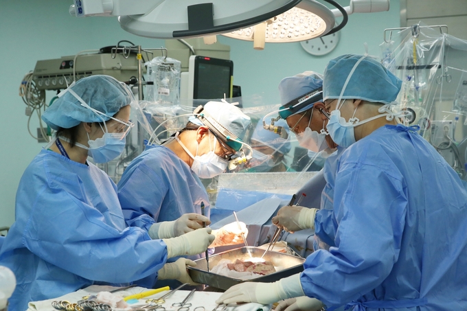 This undated photo provided by Asan Medical Center shows doctors in surgery. 