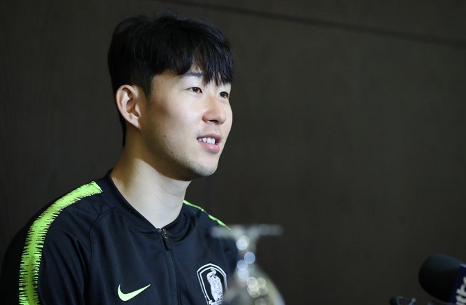 South Korean forward Son Heung-min speaks at a press conference at Yas Island Rotana Hotel in Abu Dhabi on Jan. 14, 2019, two days prior to a Group C match against China at the Asian Football Confederation (AFC) Asian Cup in the United Arab Emirates. (Yonhap)