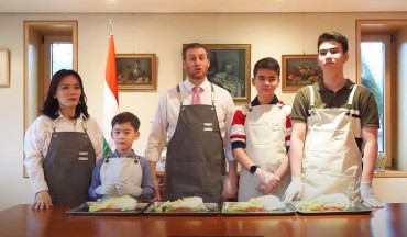 Foreign Ambassadors Make Kimchi Online