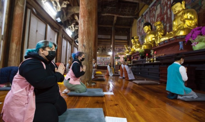 Temple Stay Programs Offer Solace During Pandemic