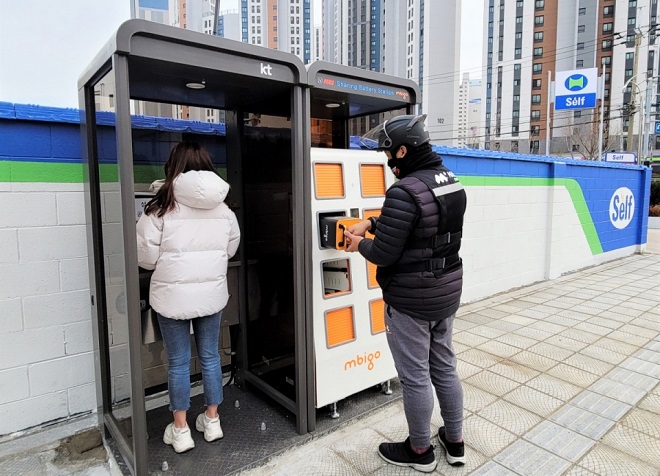 Tephone Booths Transformed into Battery Swapping Stations for Electric Motorcycles