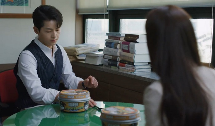 This image, captured from the broadcast of "Vincenzo," shows controversial 'eating instant Chinese bibimbap' scene from the TV series on tvN.