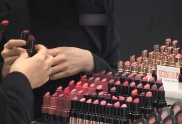 Department Store Cosmetics Sales Rebound After Restrictions on Sample Use Lifted