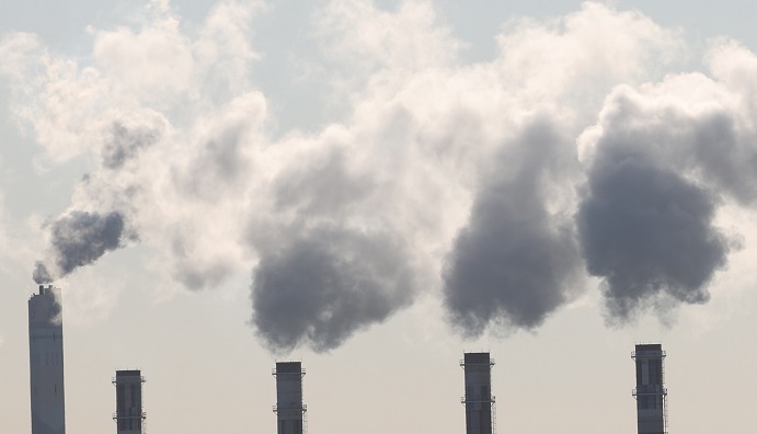 Big Firms’ Greenhouse Gas Emissions Rise 5.9 pct Over 3 Years