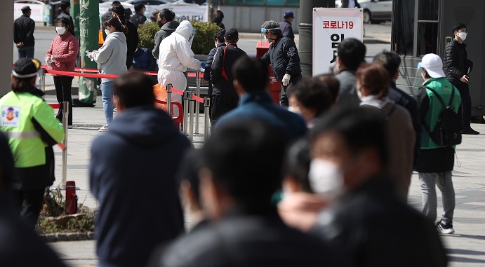 New Infections in 300s for 2nd Day, Tighter Curbs Eyed for Greater Seoul