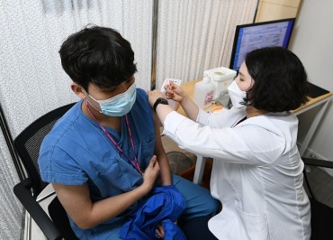 S. Korea to Begin Inoculating People Aged 65 or Over at Nursing Homes, Hospitals This Week