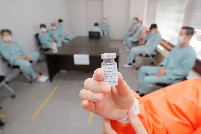 A health worker prepares to vaccinate elderly inpatients at a long-term care hospital in Gwangju, 330 kilometers south of Seoul, on March 23, 2021. (Yonhap)