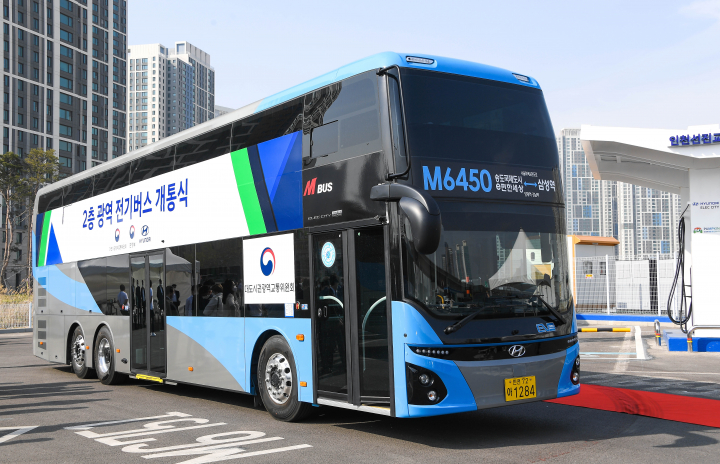 Korean Double-decker Electric Bus to Begin Operations