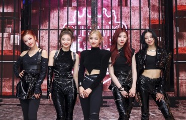 K-pop Girl Group ITZY Brimming with Confidence in New EP ‘Guess Who’