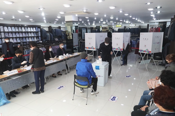 Unusual Polling Stations Set Up for Busan Mayoral By-election