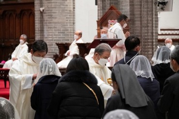 Number of New Catholics Marks Slowest Growth in 70 Years