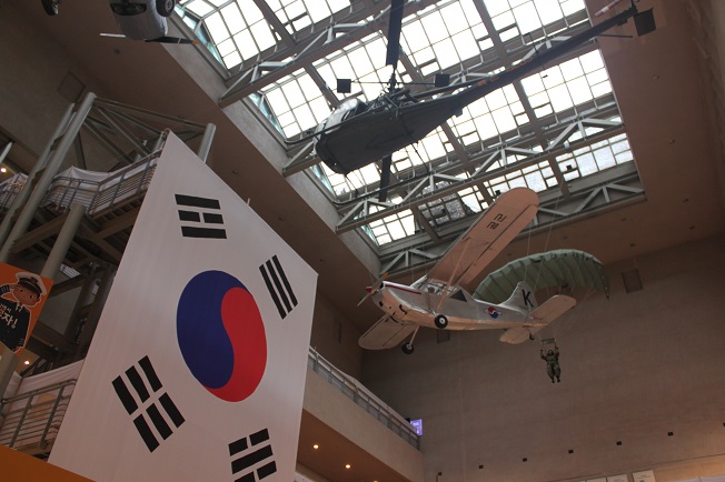 This undated file photo shows the national flag of South Korea hanging at a war memorial in central Seoul. (Yonhap)