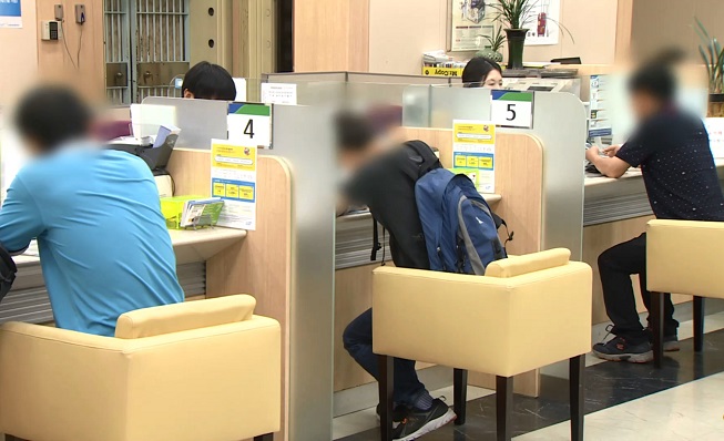 Number of S. Korean Bank Branches Plummets