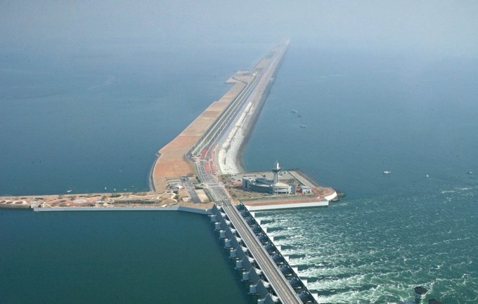An aerial view of the Saemangeum seawall. (Yonhap)