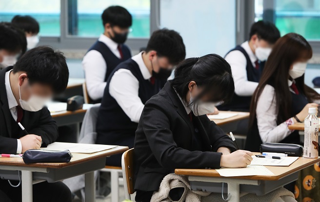 This file photo shows high school seniors taking an exam at a school near Seoul. (Yonhap)