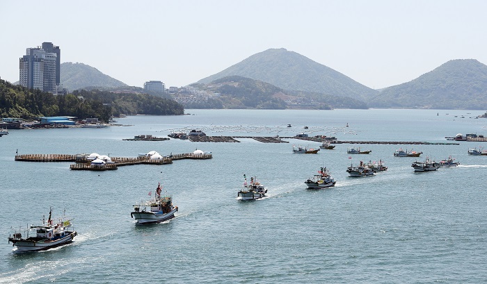 Fishermen Stage Maritime Demonstrations to Protest Japan’s Fukushima Decision