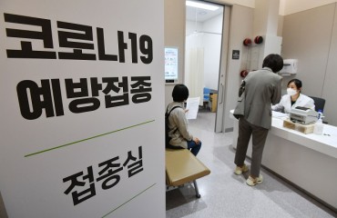 S. Korea to Accelerate COVID-19 Vaccinations amid Spiking Cases