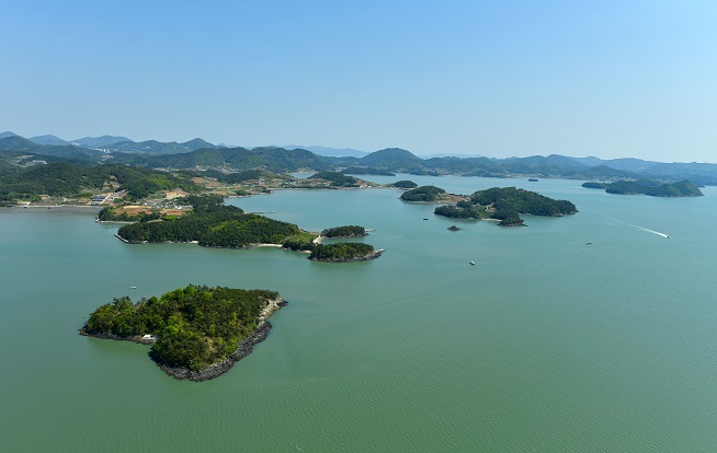 Late Samsung Chairman’s Private Heart-shaped Island Gains Spotlight