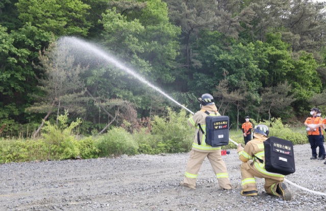 National Fire Agency Develops Hose Bags to Fight Fires in Remote Areas