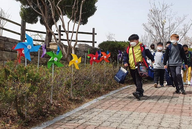 This file photo, provided by Daejeon Jayang Elementary School in Daejeon, 164 kilometers south of Seoul, shows children walking to the school on March 29, 2021.