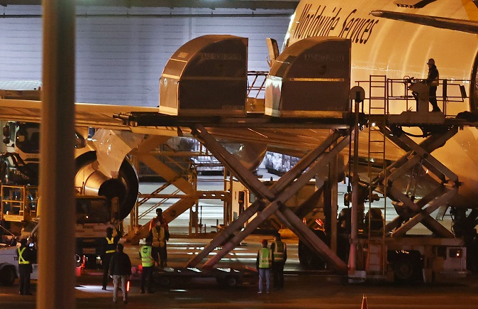 Another batch of Pfizer Inc.'s COVID-19 vaccine is unloaded from a cargo plane at Incheon International Airport, west of Seoul, on May 5, 2021. (Yonhap)