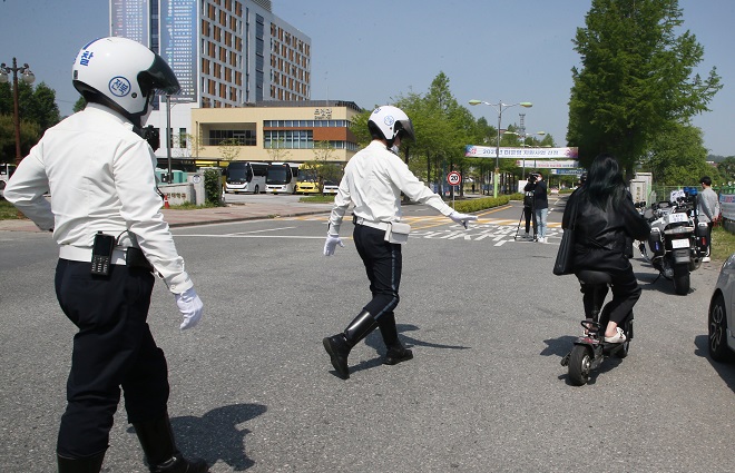 Police Crack Down on E-scooter Use as New Regulations Enter Effect