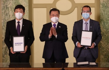 S. Korea Urges Rapid Vaccine Supply During Protest Visit to Moderna