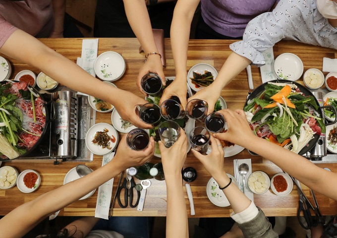 This file photo take on June 18, 2021, shows a group of eight people eating together in Gwangju, southwestern South Korea. (Yonhap)