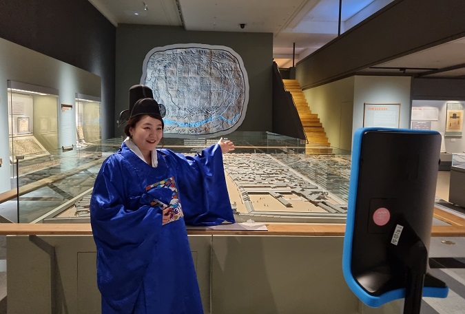 chokerende pels undersøgelse Seoul Museum Introduces Robot for Hospital Patients | Be Korea-savvy