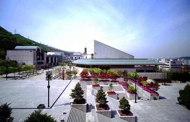 This file photo shows Seoul Arts Center in southern Seoul. (Yonhap)