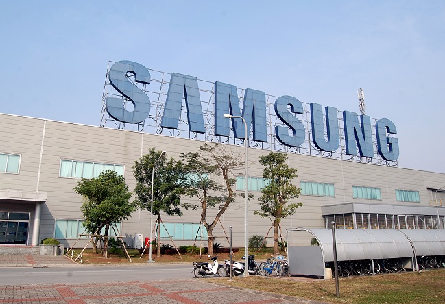 This file photo taken in 2015 shows Samsung Electronics Co.'s smartphone manufacturing plant in Bac Ninh Province, Vietnam. (Yonhap)