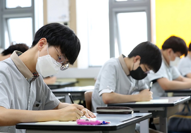 The undated file photo shows students taking a mock test for the college entrance exam. (Yonhap)