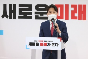 Lee Jun-seok Wins Surprise Victory to Head Main Opposition as Youngest-ever Leader