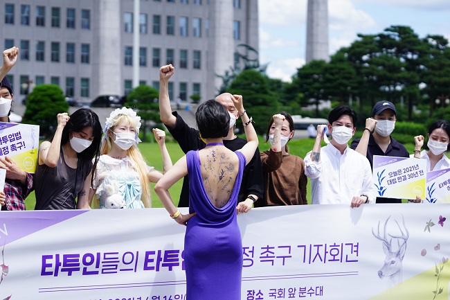 Rep. Ryu Ho-jeong of the progressive minor Justice Party and unionized tattooists call for the passage of a bill on legalizing tattooing by non-medical artists in the National Assembly complex in Seoul on June 16, 2021, in this photo provided by Ryu's office.
