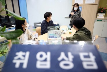 Record Number of Young Koreans Prepare for Job Exams amid Pandemic