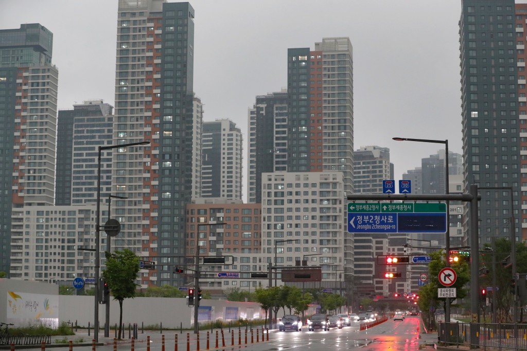 This file photo taken on May 28, 2021, shows apartment complexes in the administrative capital of Sejong. (Yonhap)