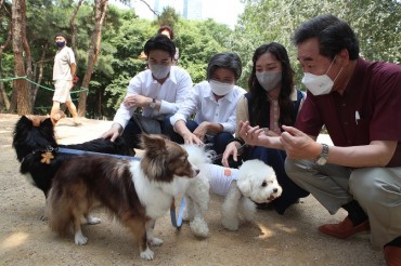 Presidential Hopefuls Vying to Win Support of Pet Lovers