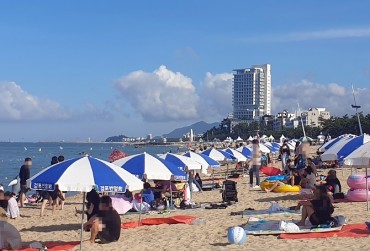 Gangneung Eyes Nighttime Closure of Beaches to Combat Rising COVID-19 Cases