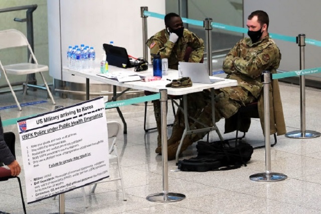This file photo, taken Jan. 22, 2021, shows U.S. service members at Incheon airport, west of Seoul. (Yonhap)