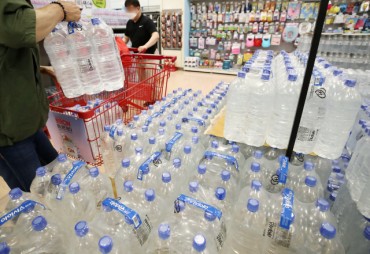 Bottled Water Market Thriving as Koreans Stay Home
