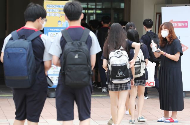 Schools in Seoul Revoke Restrictions on Student’s Undergarments