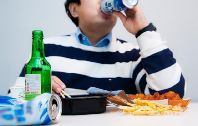 Medical authorities recommend drinking no more than 210 grams of alcohol per week. (image: Korea Bizwire)