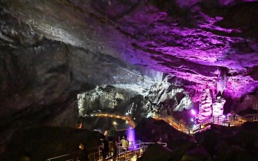 Hwaam Cave Sets New Daily Visitor Record